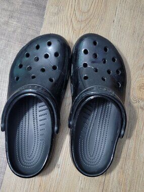 High-shine black crocs size 9 men/11 women - good condition!